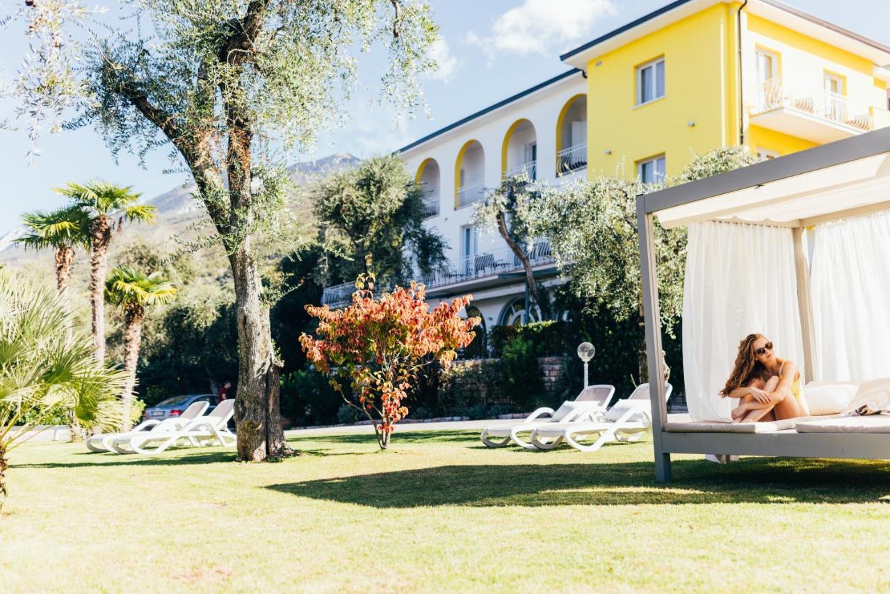 Hotel Orione - Lake Front Hotel Бренцоне-суль-Гарда Экстерьер фото